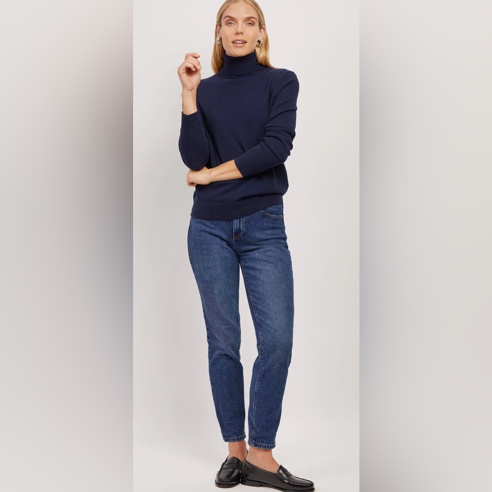 High-Rise Women's Straight Jeans in Dark Blue